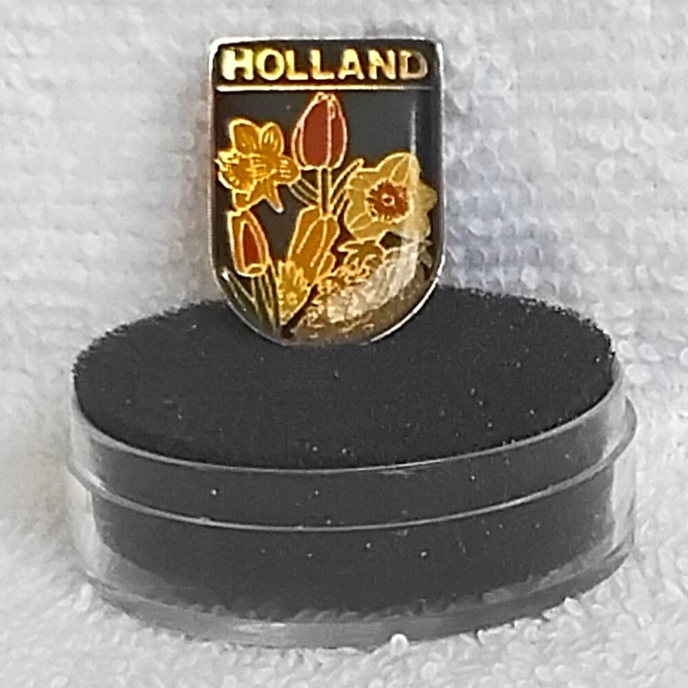 Holland Floral Brass Pin!!